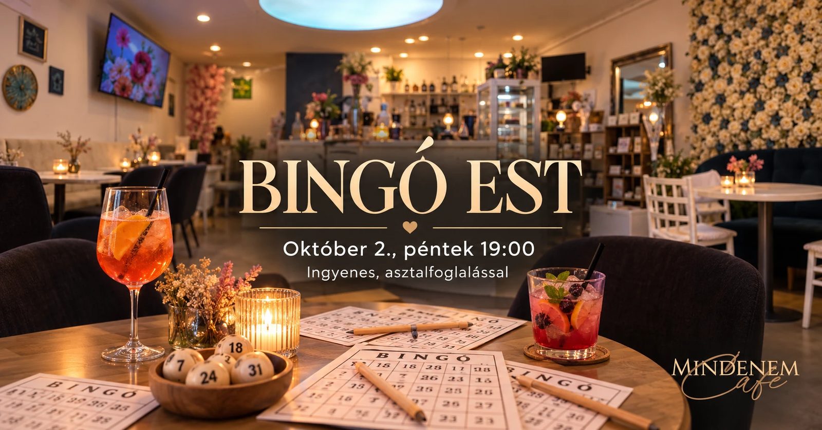 Bingó Est október 2-án, péntek 19:00: bingólapok, számozott golyók és koktélok egy asztalon a Mindenem kávézó esti belső terében