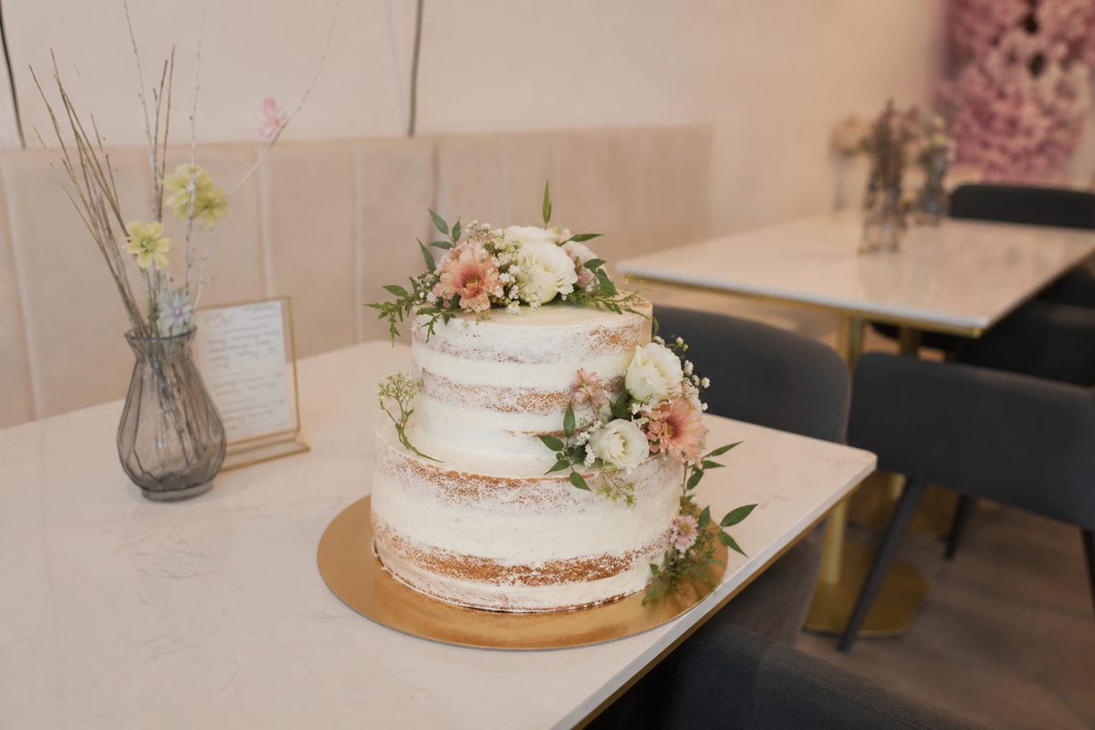 Esküvői torta Székesfehérváron, egyedi tervezéssel és minőségi alapanyagokból